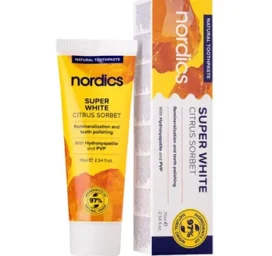 NORDICS SUPER WHITE Citrus Sorbet remineraliseeriv ja valgendav fluoriidivaba hambapasta hüdroksüapatiidiga, 75 ml